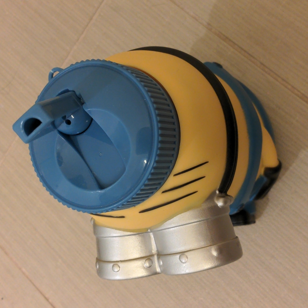 Minions water bottle - Picture 3 of 6